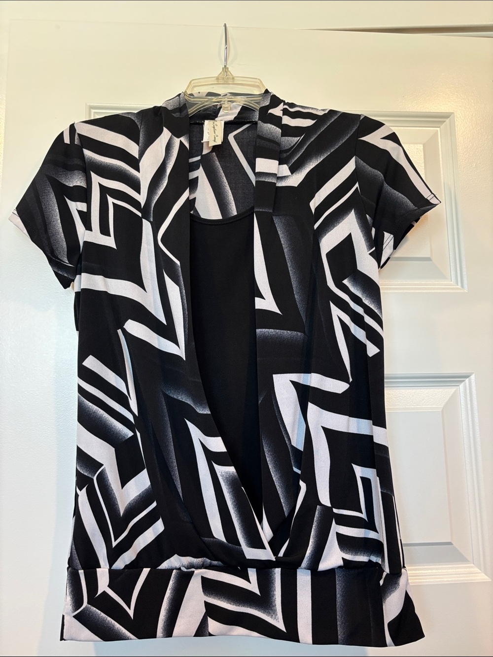 PerSeption Concept Black & White Geometric Short Sleeve Layered Top